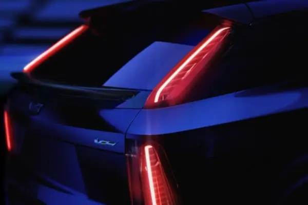 Cadillac hé lộ hình ảnh đầu tiên về mẫu xe điện hiệu suất cao Optiq-V sắp ra mắt